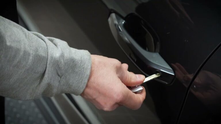 Guida Intelligente per Seat Alhambra: Assistenza Ottimizzata