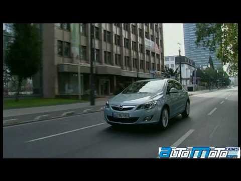 Materiali di Qualit&agrave; nell’Opel Astra: Un’Analisi Ottimizzata