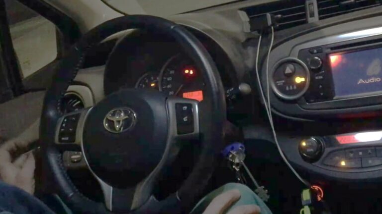 Guida alla Assistenza Tecnica per Toyota Avensis