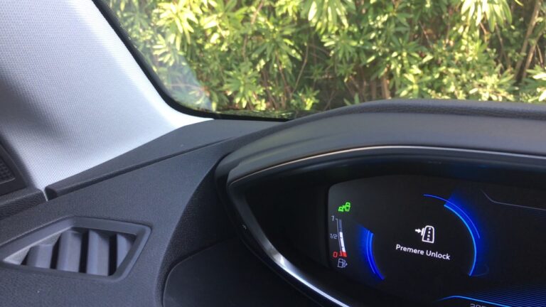 Massima Luminosit&agrave; con Fari a LED Peugeot 3008