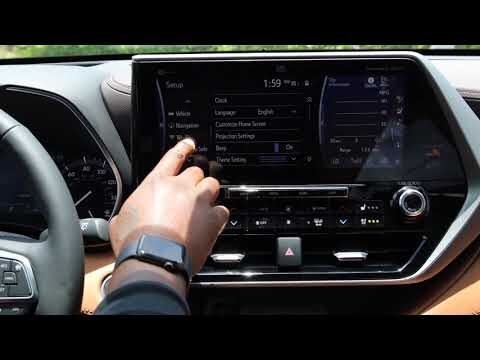 Connettivit&agrave; Avanzata nella Toyota Highlander: Innovazione e Comfort