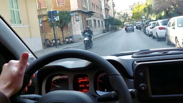 Guida Pratica per Navigare la Citt&agrave; con la Fiat Panda